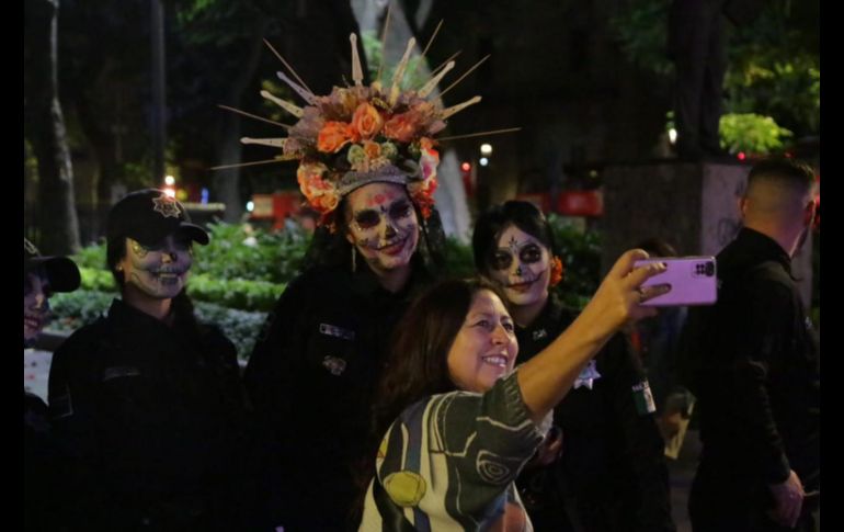 En un comunicado la dependencia djio que desde hoy y hasta el próximo 4 de noviembre, recorrerán plazas comerciales, y lugares emblemáticos de Guadalajara para llevar la tradición a las y los tapatíos. CORTESÍA