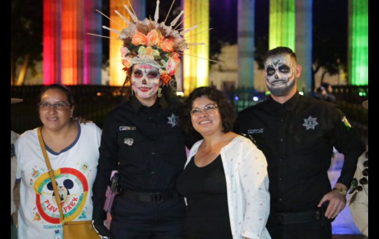 En un comunicado la dependencia djio que desde hoy y hasta el próximo 4 de noviembre, recorrerán plazas comerciales, y lugares emblemáticos de Guadalajara para llevar la tradición a las y los tapatíos. CORTESÍA