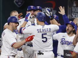 Ahora, este sábado vendrá el segundo capítulo de este Clásico de Otoño, mismo que volverá a tener como sede la casa de unos Rangers que buscan coronarse por primera ocasión. EFE / J. Mabanglo