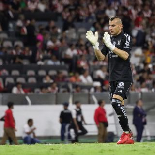 Nahuel Guzmán se rehúsa a jugar tras grito homofóbico