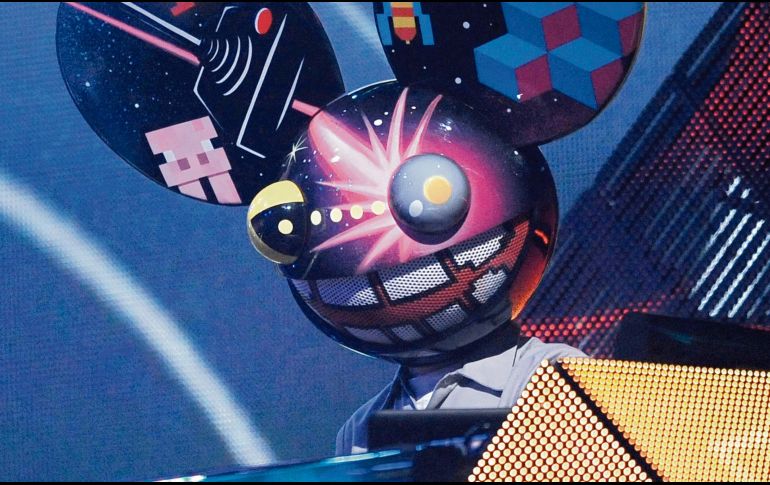 Presentación del DJ Deadmau5 y su clásico atuendo. AFP/M. Davis