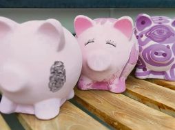 Alcancías intervenidas por Álvaro Cuevas y sus muralistas. CORTESÍA