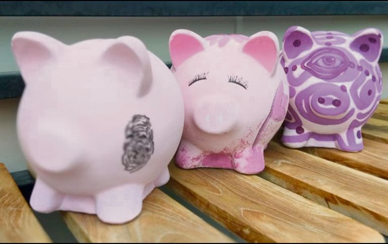 Alcancías intervenidas por Álvaro Cuevas y sus muralistas. CORTESÍA