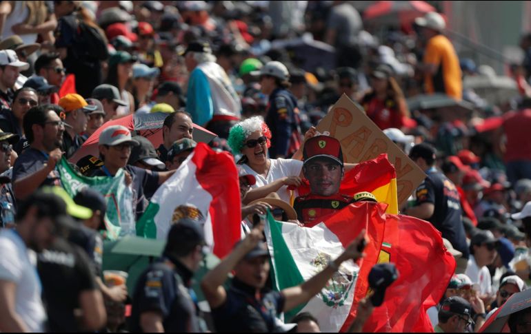 Cabe resaltar que, luego del abandono de Pérez, las personas en las gradas comenzaron a abandonar su lugar y salir del recinto. EFE / I. ESQUIVEL