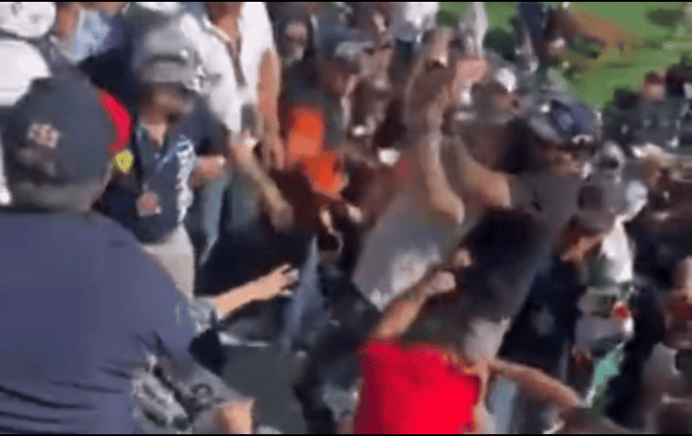 Se armó una trifulca en las gradas del Autódromo Hermanos Rodríguez. ESPECIAL.