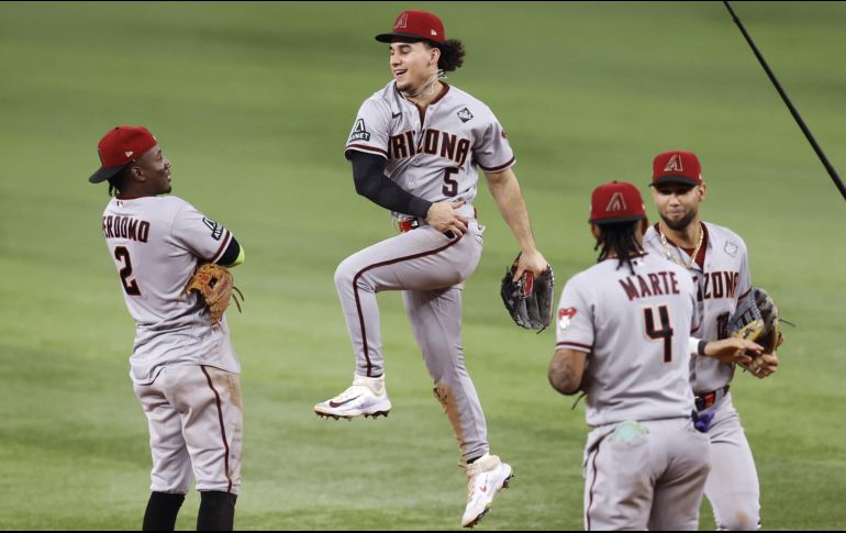 El tercer partido programado para este lunes entre Rangers y Diamondbacks apunta a estar cargado de emociones. EFE/ J. Mabanglo