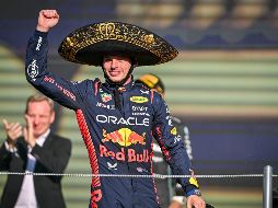 Max Verstappen se lleva el trofeo a casa en el Gran Premio de México. IMAGO7
