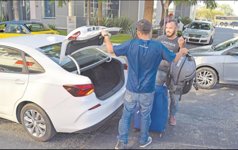 Conductores y pasajeros están expuestos a situaciones de riesgo durante los viajes. EL INFORMADOR/ A. Navarro