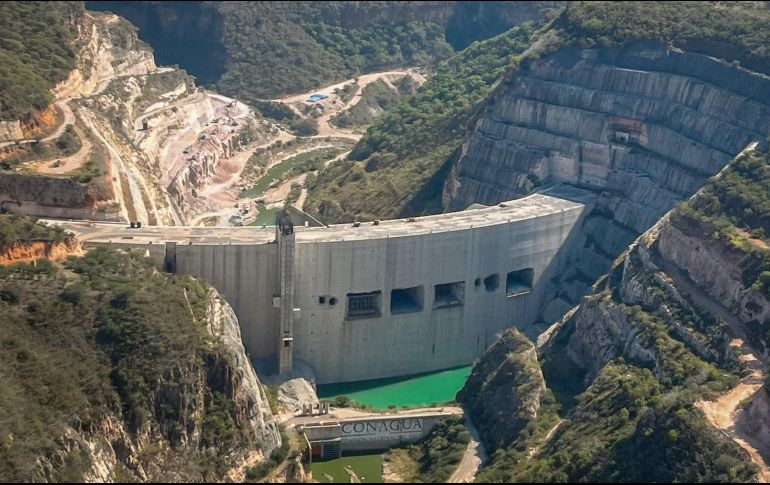 El Presidente Andrés Manuel López Obrador estuvo en El Zapotillo para supervisar las obras. ESPECIAL