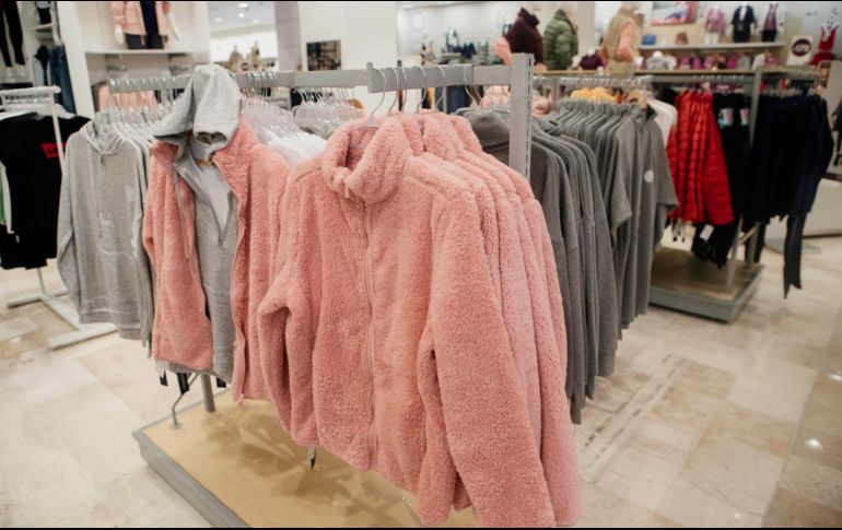 Con la tarjeta del INAPAM podrás hacer compras en Suburbia con descuentos. EL INFORMADOR/ ARCHIVO