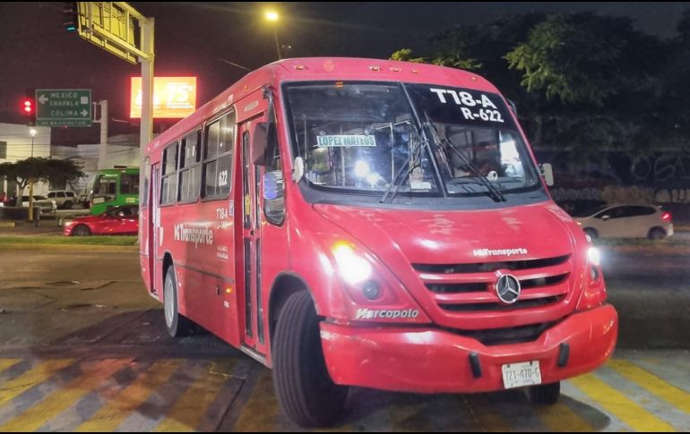 Daniel Sánchez, un chofer de esta ruta, explicó que la indicación es no parar el servicio. ESPECIAL
