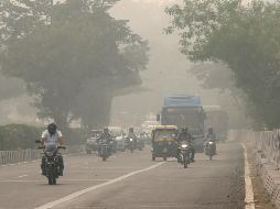 El alza de la polución del aire hasta niveles insalubres afecta especialmente al norte de la India. EFE / H. TYAGI