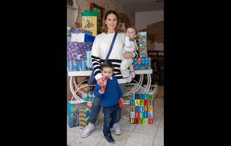 Adriana Molina con Álvaro y Héctor Name. GENTE BIEN JALISCO/ Christian Pérez