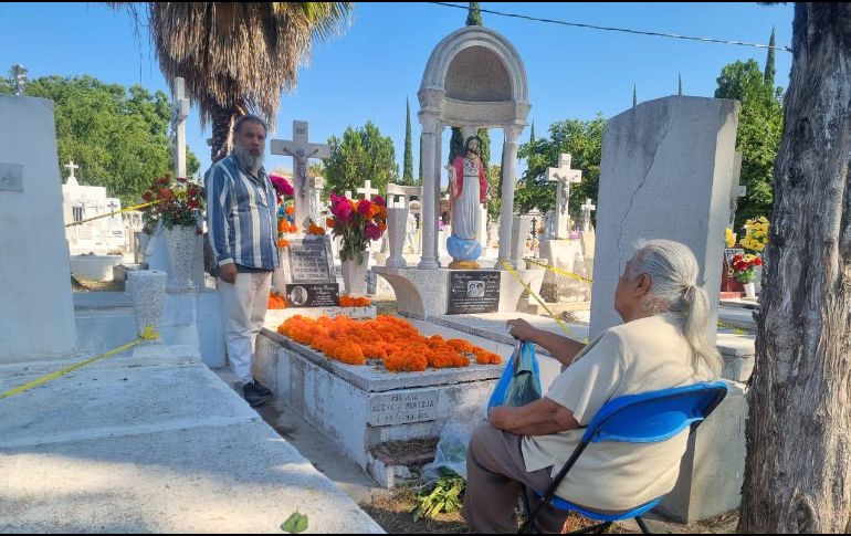 Los tapatíos no olvidan a sus difuntos. EL INFORMADOR/ H. Figueroa