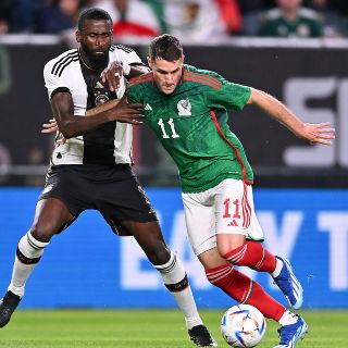 Prensa de Argentina menosprecia el desempeño de Santi Giménez