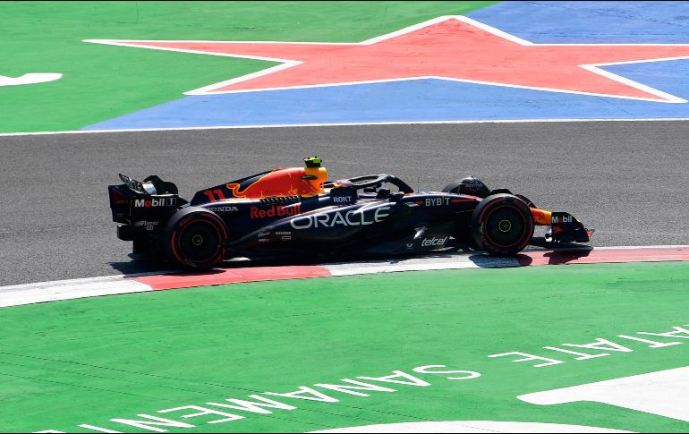 El mexicano Sergio ''Checo'' Pérez correrá su carrera 20 de 2023 con Red Bull en el GP de Brasil. AFP / ARCHIVO