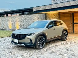 Mazda CX-50. Los arcos de las ruedas ayudan a mantener en buen estado a la camioneta cuando se use fuera del asfalto. CORTESÍA