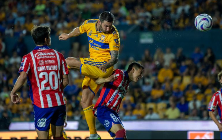 André-Pierre Gignac abrió el marcador en favor de los Tigres con el que fue su gol número 90 en el futbol mexicano. EFE/M. Sierra