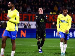 Giménez tuvo una oportunidad de oro para volver a marcar en la Eredivisie, pero su ejecución del penal fue pésima. EFE/V. Jannink