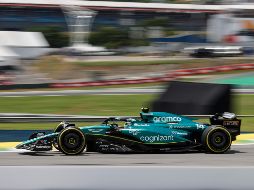 La Fórmula 1 compartió la imagen exacta del final del reñido duelo entre Alonso y Pérez. EFE/ S. Moreira.