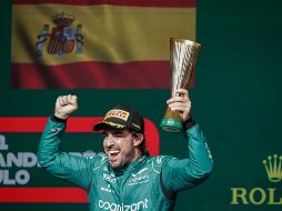 Alonso y Pérez se dieron un gran abrazo en la zona de prensa. EFE/ I. Fontana