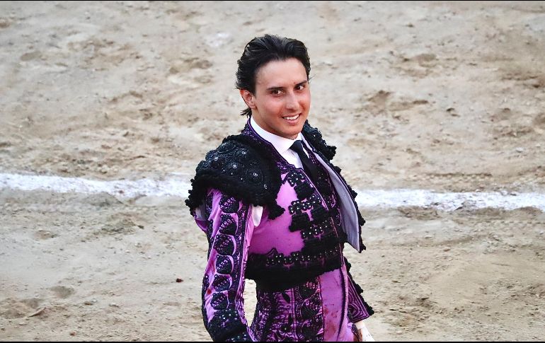 Andrés Roca Rey se proclamó el triunfador al cortarle dos orejas al toro “Consagrado”. EL INFORMADOR/ M. Vargas