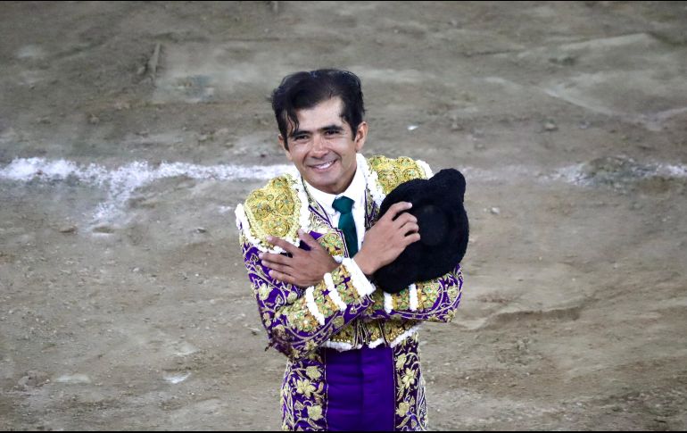 Andrés Roca Rey se proclamó el triunfador al cortarle dos orejas al toro “Consagrado”. EL INFORMADOR/ M. Vargas