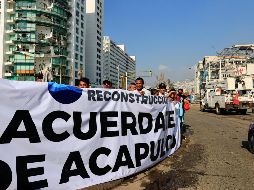 López Obrador también detalló que a partir de mañana también se comenzará a dispersar las pensiones para adultos mayores y personas con discapacidad. EFE / D. Guzmán