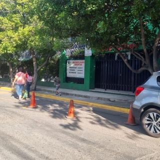 Por olor a ajo, vecinos desalojan algunas casas y escuelas en Zapopan