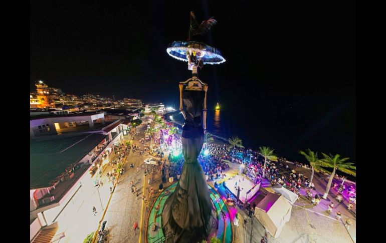 Esta obra monumental que celebra nuestras tradiciones estará exhibida hasta el 20 de noviembre en el malecón de Puerto Vallarta.
