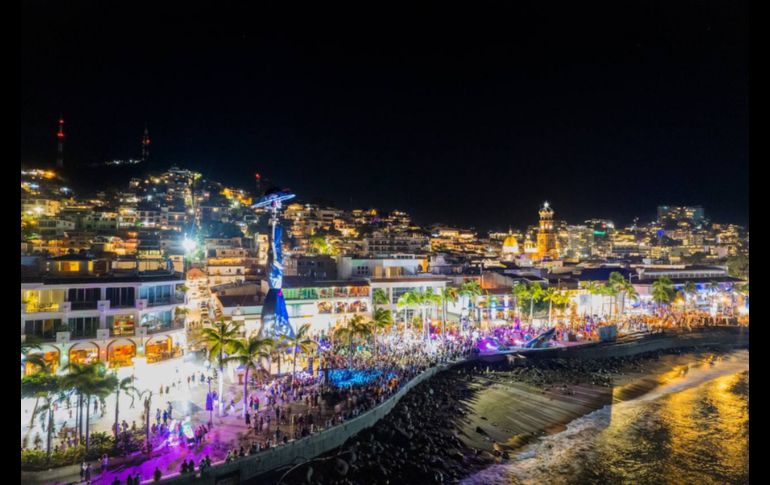 Esta obra monumental que celebra nuestras tradiciones estará exhibida hasta el 20 de noviembre en el malecón de Puerto Vallarta.