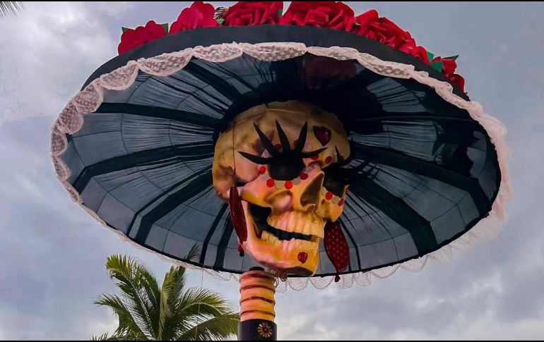 Esta obra monumental que celebra nuestras tradiciones estará exhibida hasta el 20 de noviembre en el malecón de Puerto Vallarta. Gobierno de Jalisco.