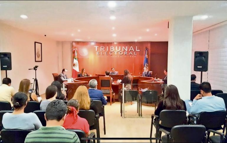 Arturo Guerrero Olvera (centro) es el presidente de la Sala Guadalajara. EL INFORMADOR