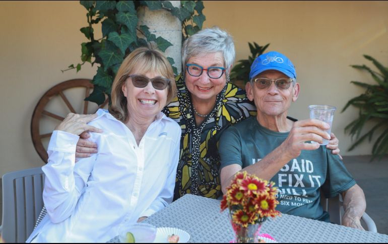 Sharon bennett, Mary Bragg y John Vito. GENTE BIEN JALISCO/ Tony Martínez