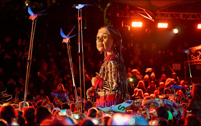 La marioneta de Amal, inspirada en las mojigangas mexicanas, según sus diseñadores, ha cautivado a más de un millón de personas en más de 120 ciudades desde que emprendió la marcha en Turquía. CORTESÍA