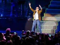 El cantante interpretó nuevos y viejos éxitos. EL INFORMADOR/ A. Navarro