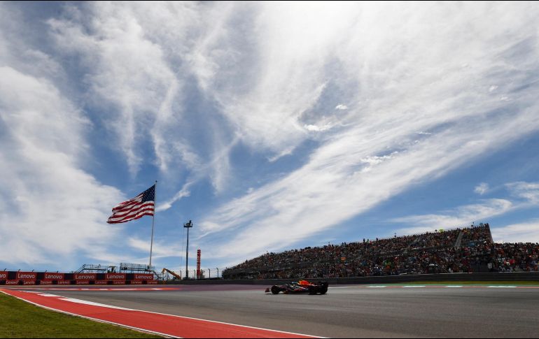 Checo Pérez está cerca de asegurar el segundo lugar del campeonato de pilotos de la temporada 2023. AFP / ARCHIVO