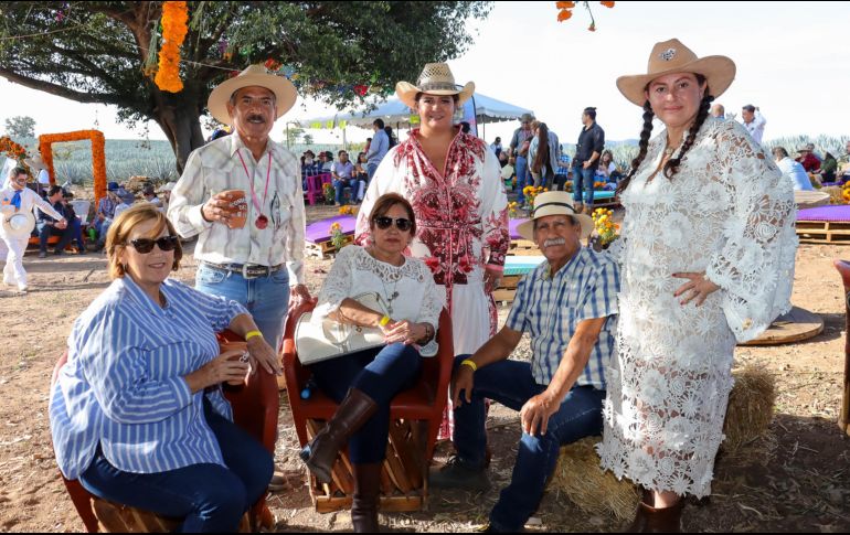 Sandra Coss, Víctor Cedillo, Adela Soto, Alejandra Acevedo, José Gómez y Elizabeth del Río. GENTE BIEN JALISCO/ Christian Pérez