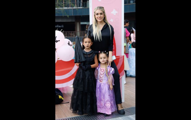 Miranda y Bárbara Morales con Adela Chávez. GENTE BIEN JALISCO/ Claudio Jimeno