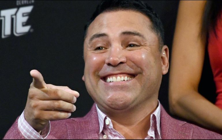 Óscar de la Hoya, dio su pronóstico en una hipotética pelea entre ambos boxeadores. AFP