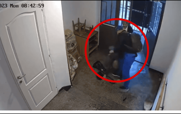 Cámaras de seguridad registraron el cruel asesinato de una mujer rumana perpetrado por su sobrino. VIDEO.