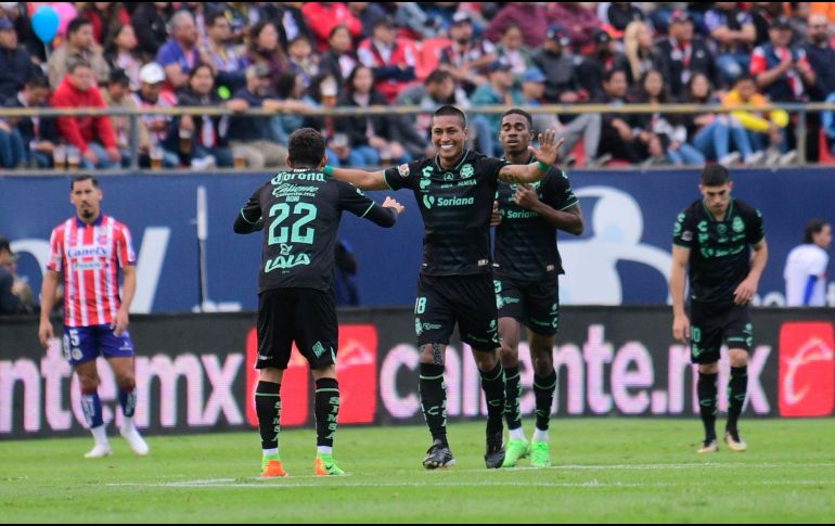 Pedro Aquino anotó el segundo de los Santos. IMAGO7/P. Ramírez