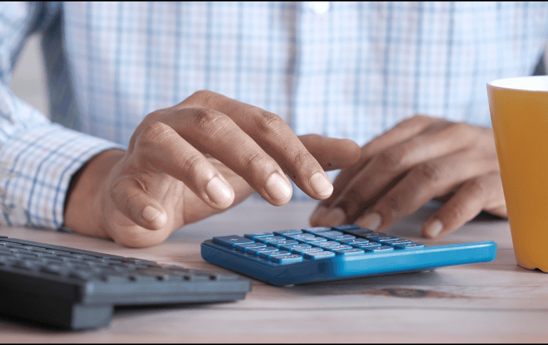 Si quieres deducir impuestos debes saber que no todos los gastos son deducibles, entre ellos el entretenimiento. Unsplash.