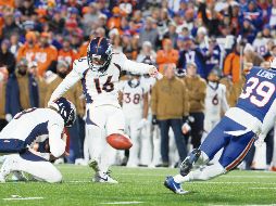 Wil Lutz había fallado su primer intento del gol de campo del triunfo, pero una penalización a los Bills le dio otra oportunidad que no desaprovechó. AFP/T. Ludwig