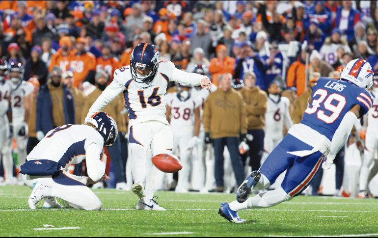 Wil Lutz había fallado su primer intento del gol de campo del triunfo, pero una penalización a los Bills le dio otra oportunidad que no desaprovechó. AFP/T. Ludwig