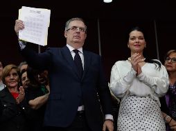 Marcelo Ebrard, junto con su equipo de campaña, presentó la respuesta que dio a sus quejas la Coordinadora Nacional de los Comités de Defensa de Morena. EFE/M. Hartz