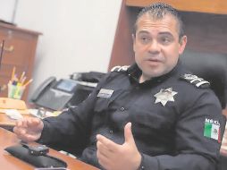 Aunque Carlos Flores tenía un escolta, en el video de la agresión se le ve entrar solo al lugar. ESPECIAL