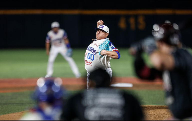 Javier Solano ganó el juego después de lanzar seis entradas en las que ponchó a ocho tomateros. ESPECIAL/Charros de Jalisco