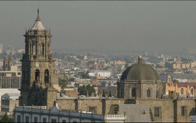 Una inversión térmica se registra después de una noche de cielo despejado y viento en calma, y cuando el aire cercano al suelo se ha enfriado más rápido que el aire de la parte superior. EL INFORMADOR / ARCHIVO