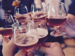 El consumo de alcohol es un factor causal en más de 200 enfermedades, traumatismos y otros trastornos de la salud. ESPECIAL / UNSPLASH / YUTACAR